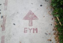 다이어트 실패의 주요 원인과 극복 방법 gym road signage