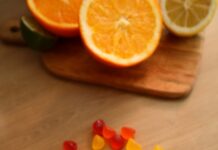 겨울철 비타민 D 결핍 해결법 a bottle of gummy vitamins sitting on top of a wooden table