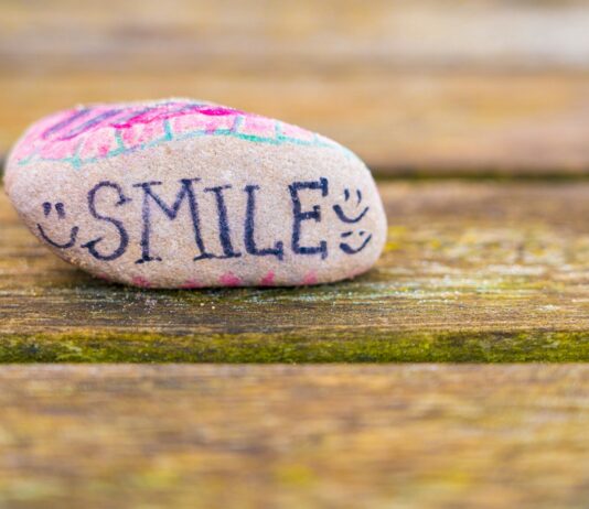 운동으로 신체와 정신 모두를 치유하는 방법 white and purple heart shaped stone