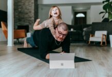 건강한 일상을 위해 시작하는 필라테스와 근력 운동 a man and a little girl playing with a laptop